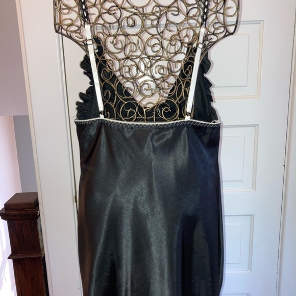 ADORABLE Black Nightie And Robe - Picture 15 of 15